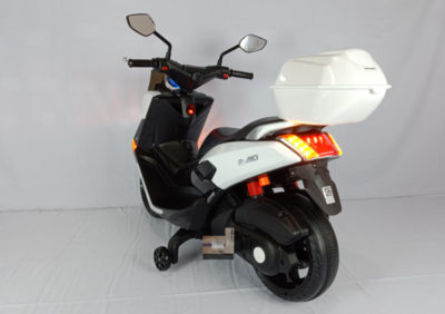 Anekadoo - Toko Mainan Motor Aki M-588 N-Max Putih di Kota Probolinggo