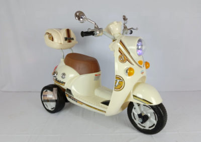 Anekadoo - Toko Mainan Motor Aki M-338 Scoopy Cream di Kota Probolinggo