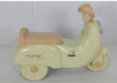 Anekadoo - Toko Mainan ride on vespa keren exotic et-2122 model terbaru keren, cream di Kota Probolinggo