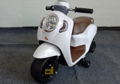 Anekadoo - Toko Mainan motor aki k-611c putih kuning di Kota Probolinggo
